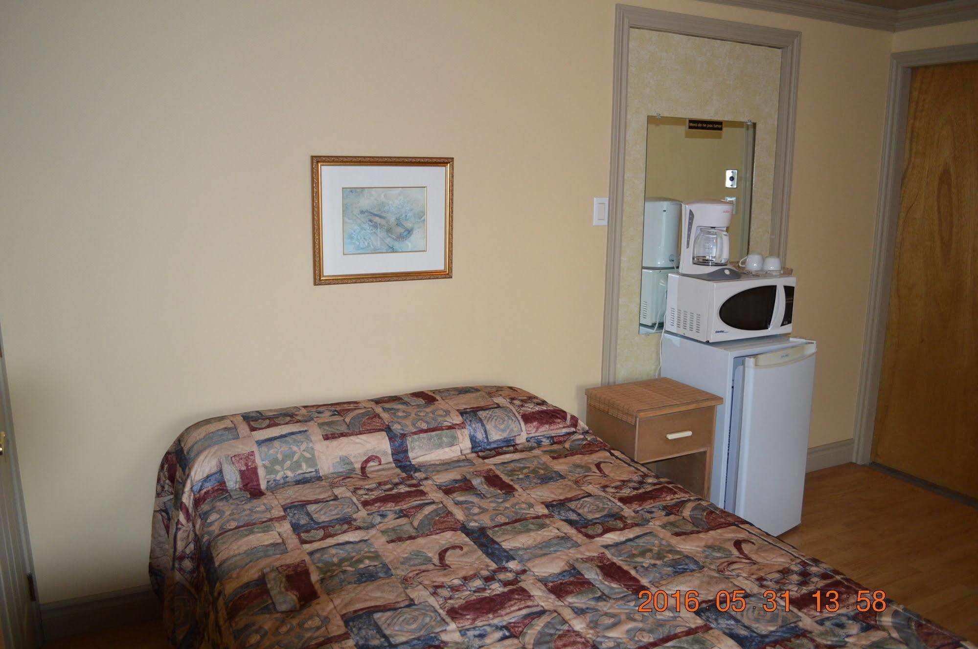 Motel-Auberge Helene Victoriaville Exterior photo